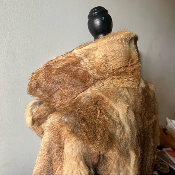 Luxurious real fur coat with satin lining, brown - Picture 8 of 10